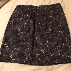 Loft printed skirt w pockets. Size 6.